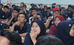 Karyawan mengikuti safety riding 02